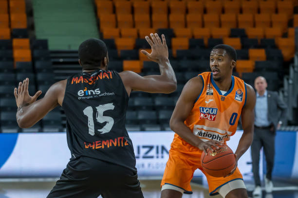 位年轻队长 位年轻队长