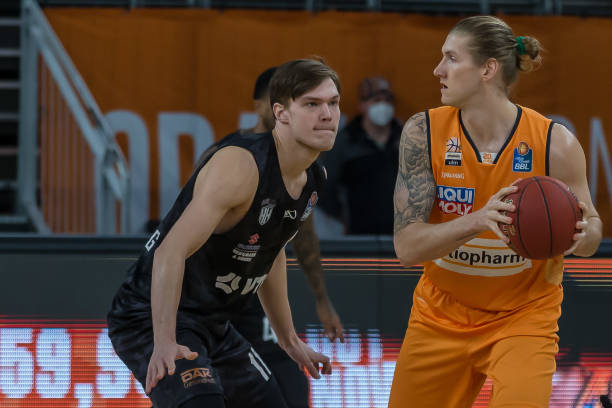 反而越战越 反而越战越